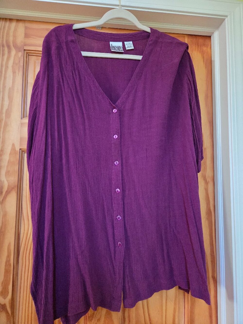 Women's Plus Sized 18/20 Lightweight Burgundy Short Sleeve Blouse